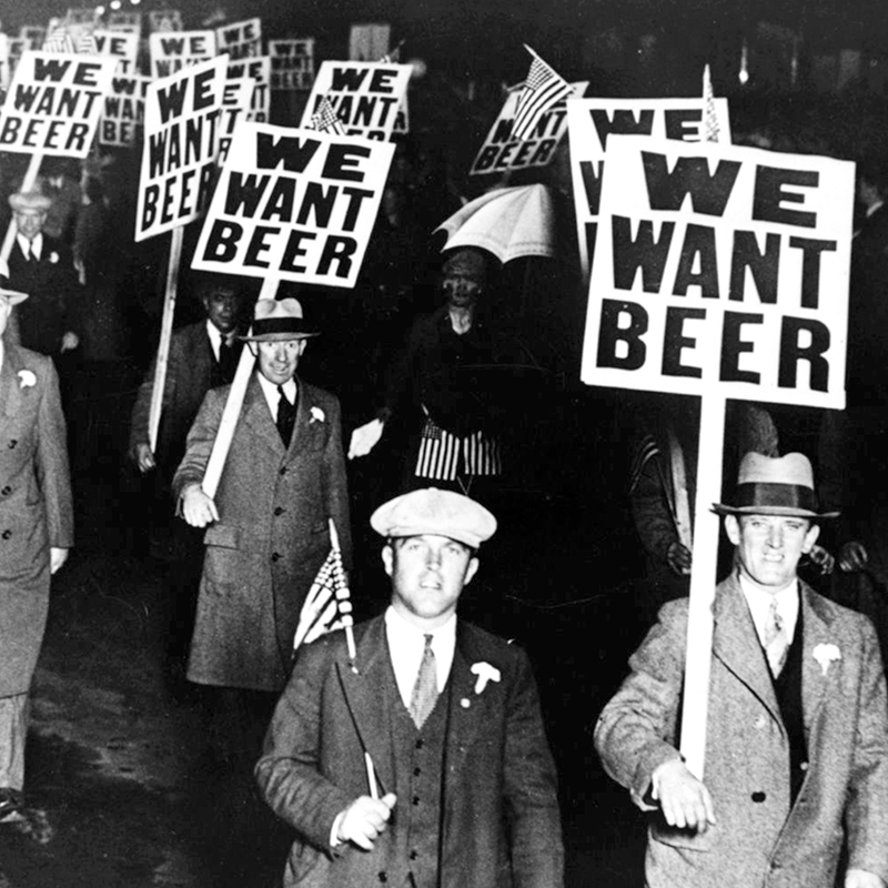 Black and White We Want Beer P - Badminton Poster recensie en prijs